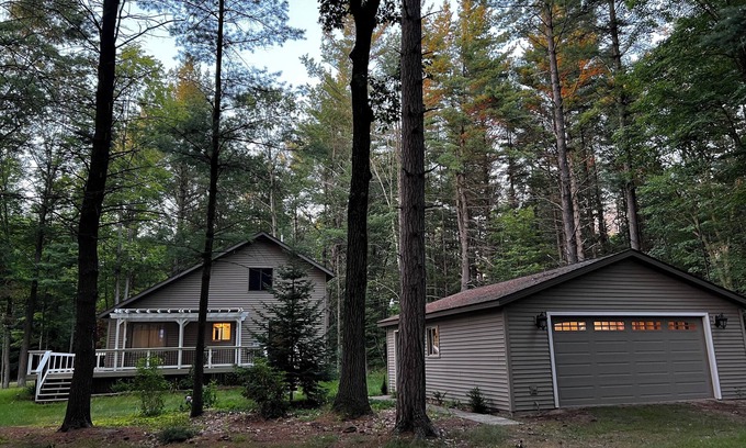 Alger House | Secord Lake Private Wooded Luxury Retreat