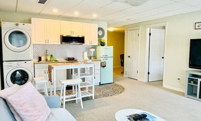 Medicine Hat House | Secret Garden 1 bedroom suite with parking