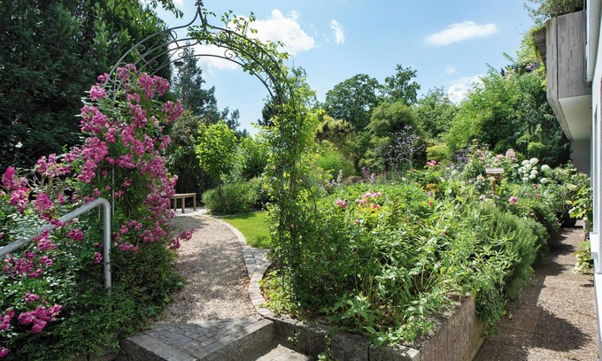 Muellheim Apartment | Secret Garden