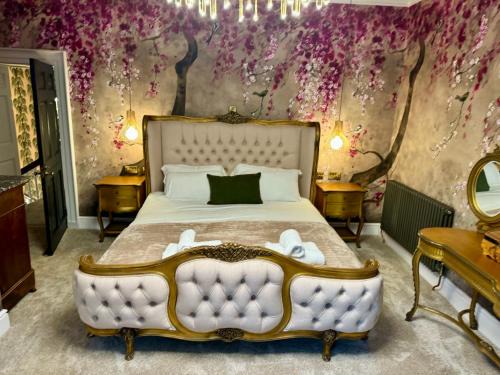 Leyburn House | Secret Garden House - 7 bed Manor House with Hot Tub and Magical walled Gardens