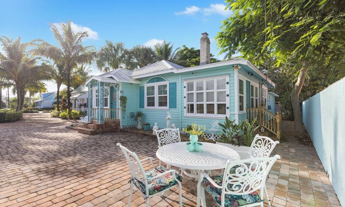 Stuart House | Secret Garden @ Seminole located in the heart of downtown Stuart, FL