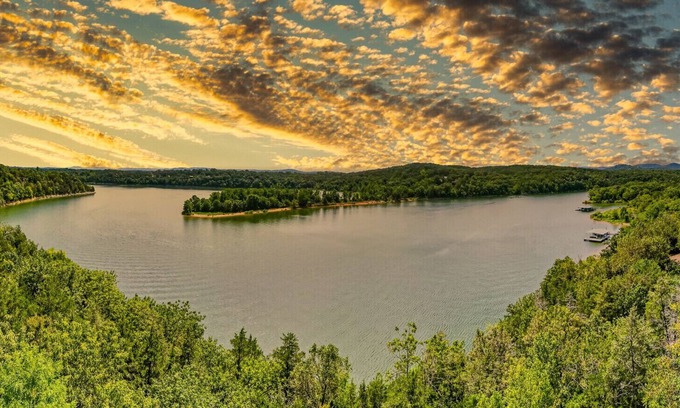 Eagle Rock House | SECRET LAKE HIDEAWAY