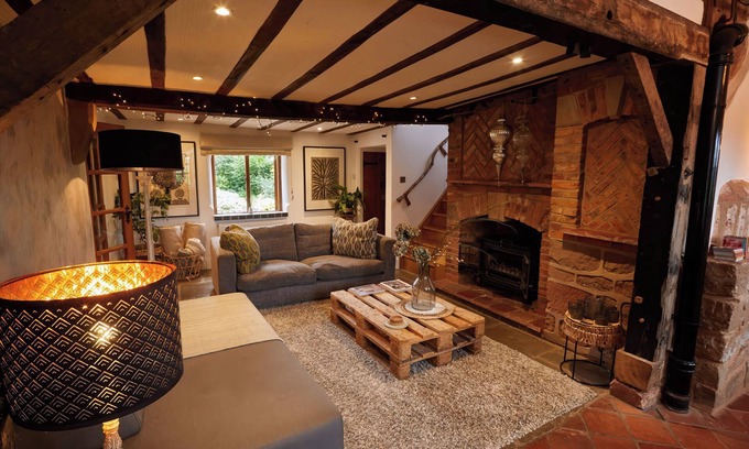 Ockbrook House | SECRET MAGPIE, pet friendly, luxury holiday cottage in Balsall Common