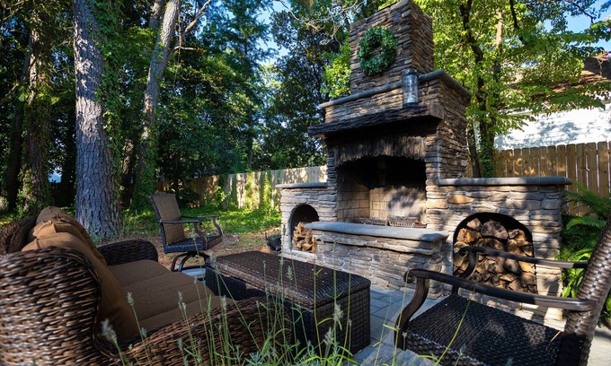 Elizabeth City House | Secret Treasure-1.5 acres- Amazing Backyard!