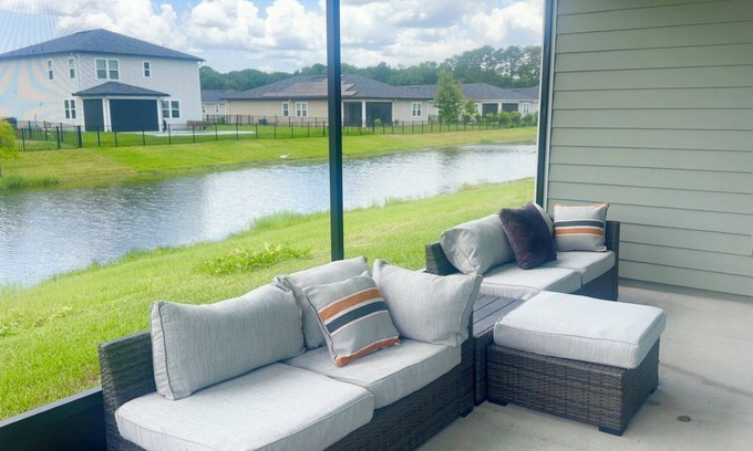 Northside House | Secure and Charming 3-bedroom house with AC, WiFi near Jacksonville airport