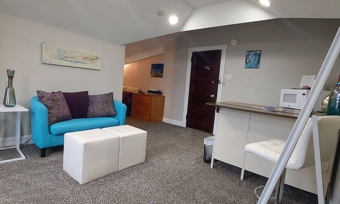 Mapleton/Fall Creek House | Secure Stylish Studio for Women Travelers-Great for Nurses, Moms, Professionals!