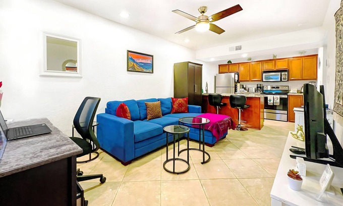 Oak Creek Condo | Sedona Cozy Condo with Pool, Walk to Restaurants, 4-Min to Hiking, Near Stores