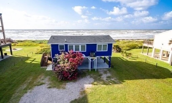 Jamaica Beach House | SEE HAUS Beachfront with beautiful views! In Jamaica Beach 2/1 Sleeping 6