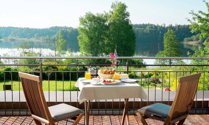 Pelham Apartment | See-Lodge, 54 qm Erdgeschoss, kombinierter Wohn-/Schlafraum
