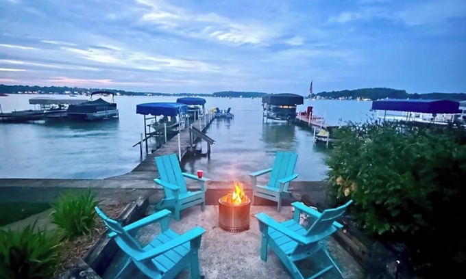 Cassopolis House | See the Diamonds Sparkle on the Lake. Enjoy your family memories for a lifetime.