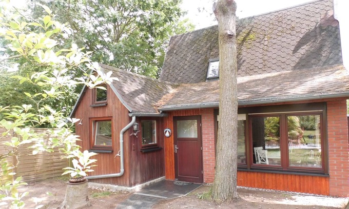 Altefaehr House | Seebadhaus right on the harbor + beach. The sandy beach is only 200 m away!