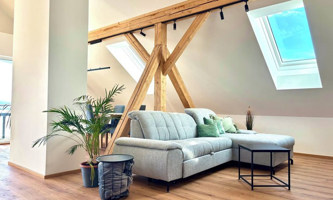 Seekirchen Markt Apartment | "Seeblick" guest house - Bright penthouse apartment on the outskirts of Salzburg