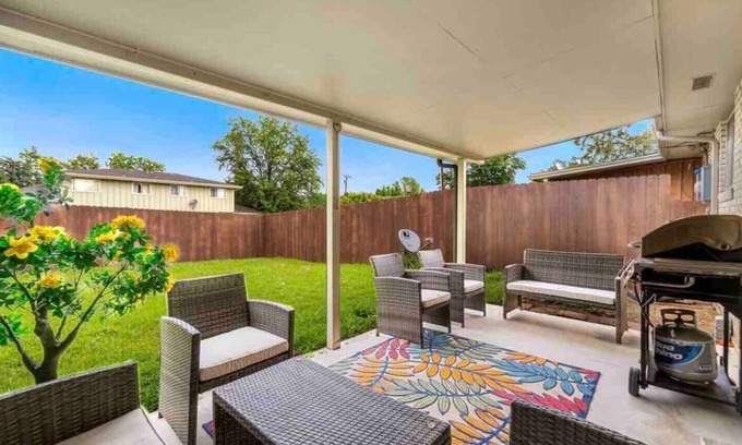 Loveland House | "Seeing Double" w/GAME ROOM in finished basement