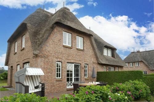 Utersum House | Seesucht-Föhr - Moderne Reet-Haushälfte mit Sauna, Garten & Terrasse nahe Wattenmeer