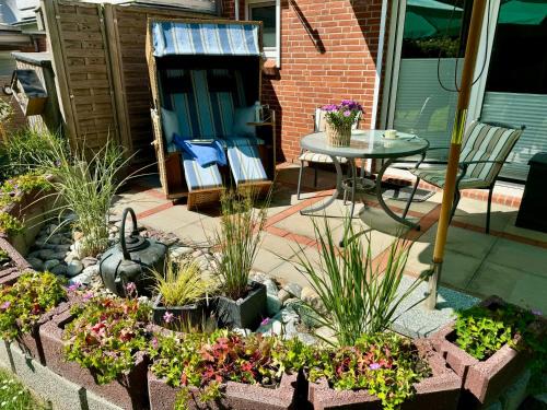 Schoenhagen Apartment | SEGELund - Zeit für uns- ruhige und sonnige Ferienwohnung mit Terrasse und Garten nahe Strand und Ostsee