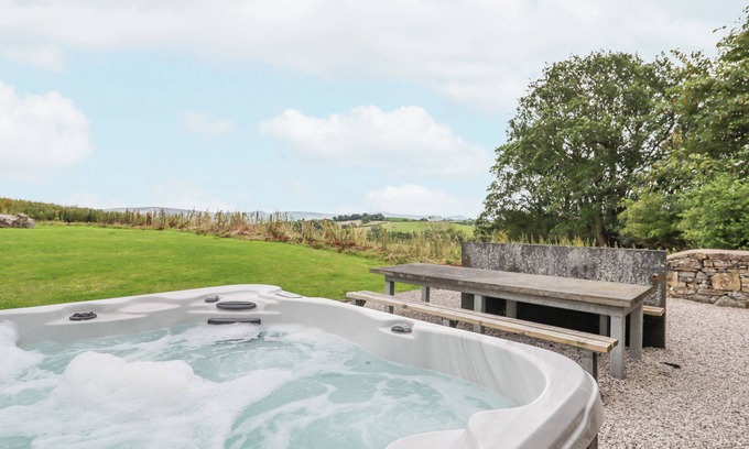 Denbigh Cottage | SEGRWYD UCHAF, family friendly, character holiday cottage in Denbigh