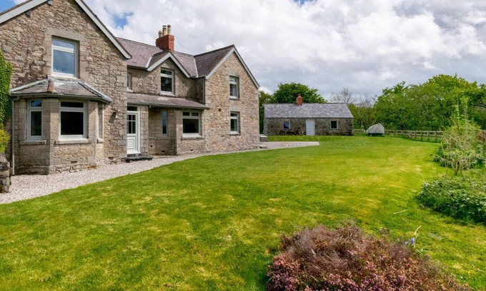 Denbigh House | Segrwyd Uchaf in the beautiful Denbigh