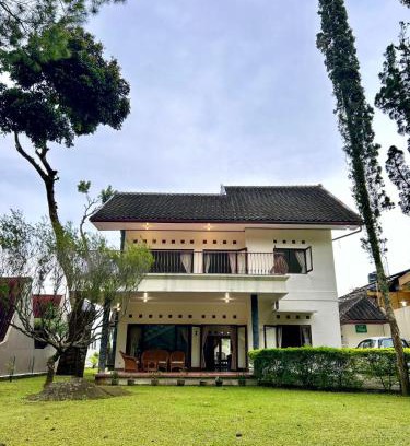 Karanganyar Villa | Sejuk Village