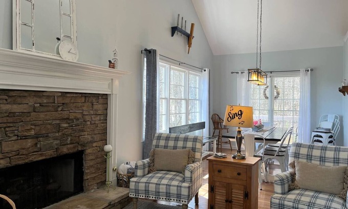 Dahlonega Cottage | Selah - 12 min Dahlonega, Pool Table, Record Player, 5 Acres with Trails