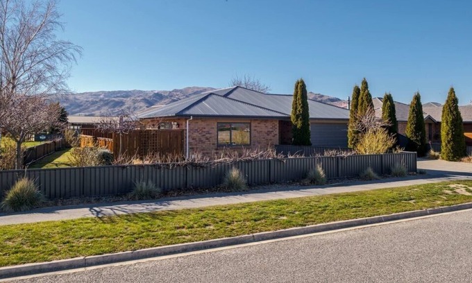 Lowburn Cottage | Seldom Inn - Cromwell Holiday Home