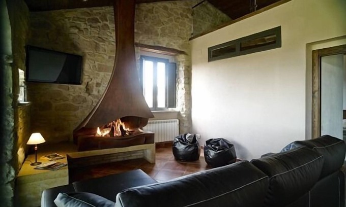Sant Boi de Llucanes Cottage | Self catering Ca l'Avi for 5 people