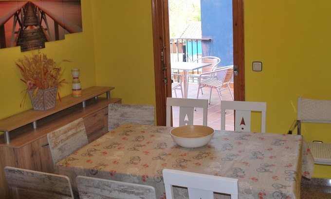 Soto de Cangas Apartment | Self catering Aptos rurales Camino Picos de Europa for 9 people