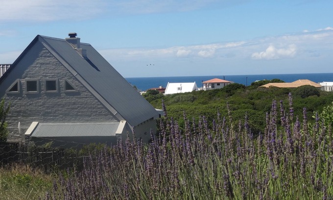 Vermont Apartment | Self Catering apartment on the greenbelt, overlooking the ocean