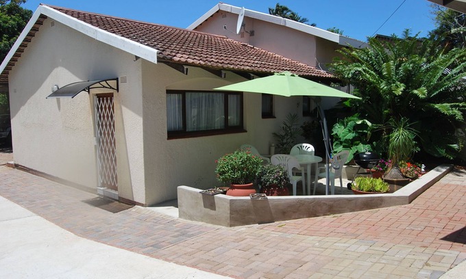 Manaba Beach House | Self Catering Cottage Sleeps 5 in two Bedrooms