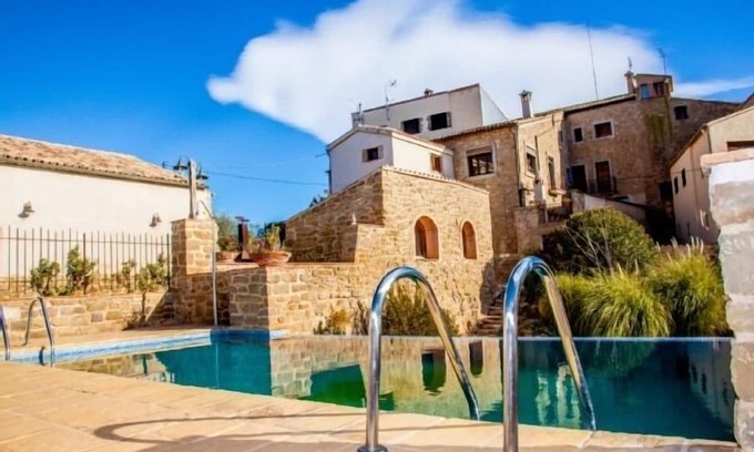Oliola Cottage | Self catering cottage Cal Albareda for 15 people
