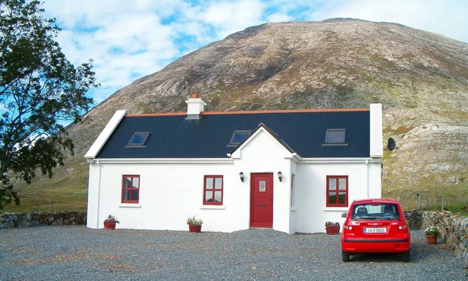 Recess Cottage | SELF CATERING COTTAGE IN PICTURESQUE INAGH VALLEY, Recess, CONNEMARA, With Wi-Fi