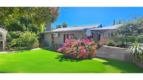 Oudtshoorn Apartment | Self-catering Garden Cottage