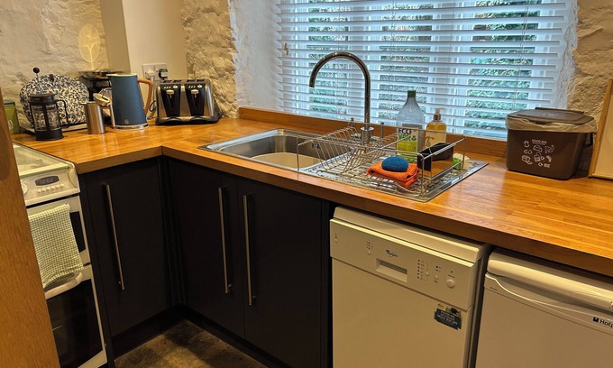 Cribbs Causeway Cottage | Self catering cottage in Bristol, lovely rural setting, excellent facilities