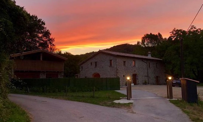 Olot Cottage | Self catering Mas Tossols for 9 people