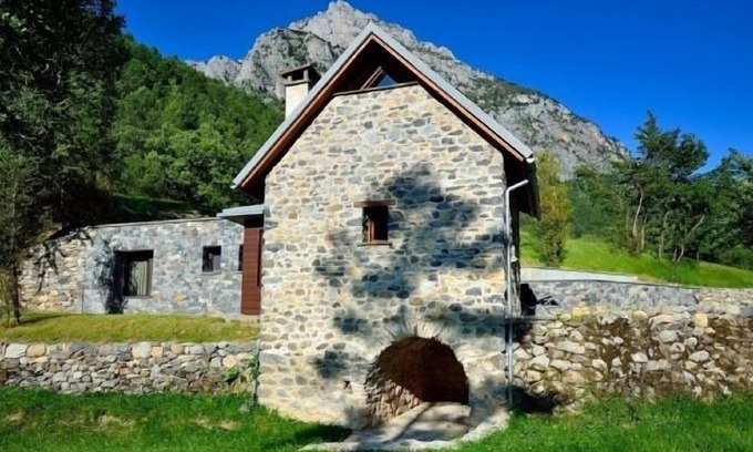 Badain Cottage | Self catering O Molín de L'Irués y A Ceresera for 4 people
