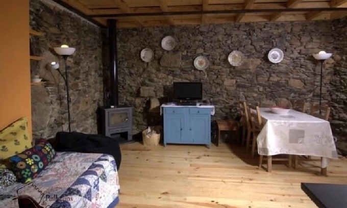 Sabugal e Aldeia de Santo Antonio Cottage | Self catering Palheiros do Castelo for 2 people