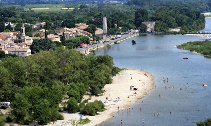 Saint-Julien-de-Peyrolas Apartment | Self-contained apartment with Jacuzzi and terrace, near the Ardèche gorges