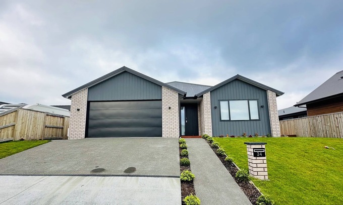 Wharewaka House | Self-contained 2 beds & 1 bathroom perfect for 4