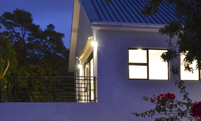 Stellenbosch Villa | Self contained 3 bedroom luxury accommodation set in Villa Honeysuckle with pool