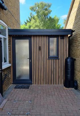 Bobbing Apartment | Self-contained annex, with parking.