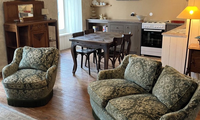 Le Soulie Apartment | Self-contained apartment in a chateau in the countryside.