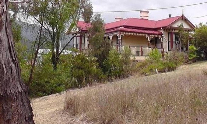 Glebe Apartment | Self-contained apartment adjacent to bushland reserve close to Hobart city