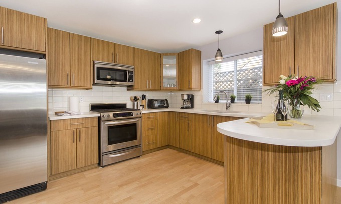 Port Coquitlam House | Self Contained Beautiful 2 Bedroom /2 Bathroom Suite in Port Coquitlam