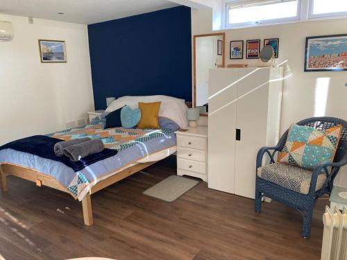 Seaford Apartment | Self-contained cosy garden room Seven Sisters