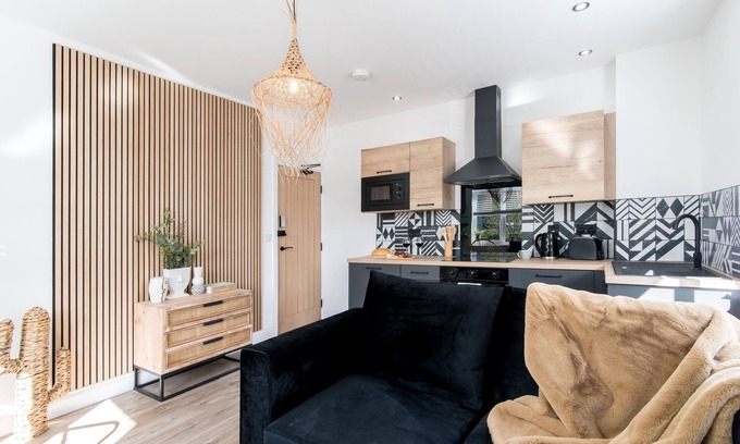 Rugby Apartment | Self Contained-Ibiza inspired 2 bed full Duplex Boutique Apartment