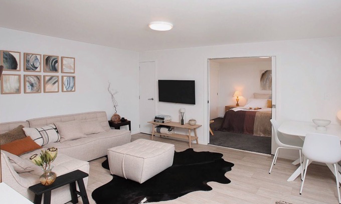 Matakana Apartment | Self-contained luxury apartment just 5 mins walk to Matakana Village!