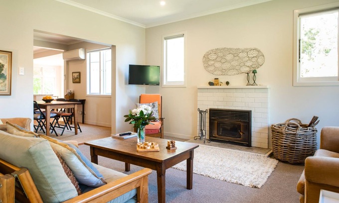 Havelock North Cottage | Self Contained roomy Wai iti Cottage.Havelock Nth