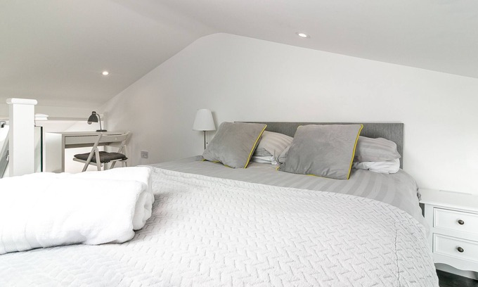 Stevenage House | Self-contained one Bedroom House - King Pin Corner
