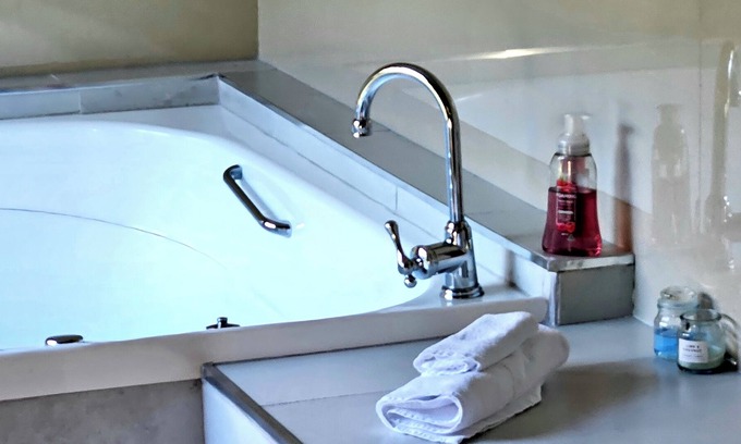 Claude Road Bed & Breakfast | Self Contained Studio