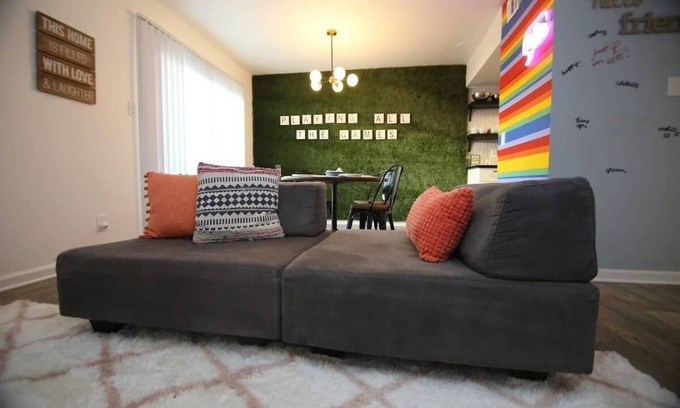St. Johns Condo | Selfie Sanctuary