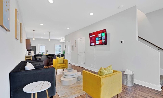 Clarksville Apartment | Selfie Wall Fast Wi-Fi W/D 2 Master BRs